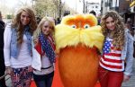 Zeist 1 april 2012
Premiere Dr Seuss in het Fiji theater in Zeist. Djumbo met Buddha to Buddha armbanden
Peter Smulders bv