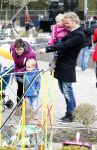 Scheveningen Den Haag 7 april 2012
Heropening Madurodam met oa aanwezig Humberto Tan met vrouw en kinderen Wendy v Dijk en Erland Galjaard met dochter Lizzy en Rob Geus met zijn dochter.
Peter Smulders bv