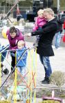 Scheveningen Den Haag 7 april 2012
Heropening Madurodam met oa aanwezig Humberto Tan met vrouw en kinderen Wendy v Dijk en Erland Galjaard met dochter Lizzy en Rob Geus met zijn dochter.
Peter Smulders bv