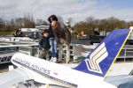 Scheveningen Den Haag 7 april 2012
Heropening Madurodam met oa aanwezig Humberto Tan met vrouw en kinderen Wendy v Dijk en Erland Galjaard met dochter Lizzy en Rob Geus met zijn dochter.
Peter Smulders bv
