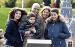 Scheveningen Den Haag 7 april 2012
Heropening Madurodam met oa aanwezig Humberto Tan met vrouw en kinderen Wendy v Dijk en Erland Galjaard met dochter Lizzy en Rob Geus met zijn dochter.
Peter Smulders bv