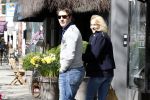 Amsterdam 11 april 2012
Henk en Marianne Timmer doen boodschappen voor hun bruiloft die binnenkort plaats vindt.
Peter Smulders bv