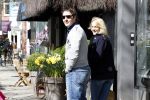 Amsterdam 11 april 2012
Henk en Marianne Timmer doen boodschappen voor hun bruiloft die binnenkort plaats vindt.
Peter Smulders bv