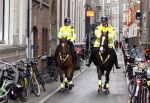 Amsterdam 11 april 2012
Feestje 30 jarig bestaan cosmopolitan. Politie te paard
peter smulders bv