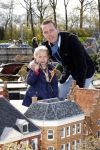 Scheveningen Den Haag 7 april 2012
Heropening Madurodam met oa aanwezig Humberto Tan met vrouw en kinderen Wendy v Dijk en Erland Galjaard met dochter Lizzy en Rob Geus met zijn dochter.
Peter Smulders bv