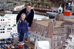 Scheveningen Den Haag 7 april 2012
Heropening Madurodam met oa aanwezig Humberto Tan met vrouw en kinderen Wendy v Dijk en Erland Galjaard met dochter Lizzy en Rob Geus met zijn dochter.
Peter Smulders bv