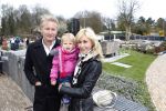 Scheveningen Den Haag 7 april 2012
Heropening Madurodam met oa aanwezig Humberto Tan met vrouw en kinderen Wendy v Dijk en Erland Galjaard met dochter Lizzy en Rob Geus met zijn dochter.
Peter Smulders bv