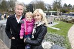 Scheveningen Den Haag 7 april 2012
Heropening Madurodam met oa aanwezig Humberto Tan met vrouw en kinderen Wendy v Dijk en Erland Galjaard met dochter Lizzy en Rob Geus met zijn dochter.
Peter Smulders bv