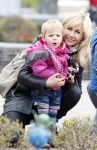 Scheveningen Den Haag 7 april 2012
Heropening Madurodam met oa aanwezig Humberto Tan met vrouw en kinderen Wendy v Dijk en Erland Galjaard met dochter Lizzy en Rob Geus met zijn dochter.
Peter Smulders bv
