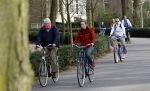 Amsterdam 24 maart 2012
Wim en Rita Kok op de fiets in het vondelpark.
Peter Smulders bv