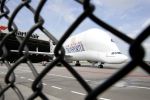 Schiphol 14 juli 2004
Super Airbus op schiphol oost (vliegtuig)
Peter Smulders bv