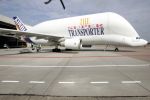 Schiphol 14 juli 2004
Super Airbus op schiphol oost (vliegtuig)
Peter Smulders bv