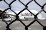 Schiphol 14 juli 2004
Super Airbus op schiphol oost (vliegtuig)
Peter Smulders bv