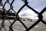 Schiphol 14 juli 2004
Super Airbus op schiphol oost (vliegtuig)
Peter Smulders bv