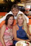 St Tropez 24 juli 2004
Angela Kluivert met Mariet v Mill en bedrijfsleider Tahiti
Peter Smulders bv