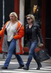 Amsterdam 13 april 2013
Connie Breukhoven met een vriendin op de pc hoofstraat.
Peter Smulders bv