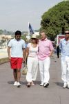 Cannes 19 juli 2004
Hans Breukhoven , Connie Breukhoven en Marvin en Edwin op boulevard van Cannes.
Peter Smulders bv