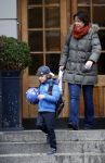 Hamburg 9 april 2013
Damian v d Vaart wordt door de nanny/aupair naar school gebracht
Peter Smulders bv