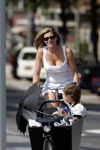 Amsterdam 29 juli 2004
Danielle Overgaag met Tijmen en Fiene in bakfiets
Peter Smulders bv