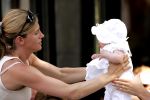 Amsterdam 29 juli 2004
Danielle Overgaag met dochter Fiene
Peter Smulders bv