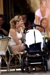 Amsterdam 29 juli 2004
Danielle Overgaag met dochter Fiene
Peter Smulders bv