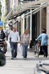 Amsterdam 1 juli 2004
Dennis Bergkamp winkelen op de PC Hooftstraat met zijn vrouw Henriette.
Peter Smulders bv