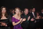 Amsterdam 2 april 2013
Liesbeth List krijgt uit handen van Mies Bouwman de radio Nostalgia ouvre award in het nieuwe de la mar theater. Elisah Braaksma en haar vader
Peter Smulders bv