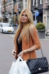 Amsterdam 17 april 2013
Estelle Cruijff doet boodschappen op de cornelis schuytstraat
Peter Smulders bv