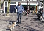 Amsterdam 2 april 2013
Hans v d Togt aan het wandelen met zijn hond en twee andere honden.
Peter Smulders bv