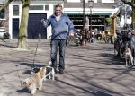 Amsterdam 2 april 2013
Hans v d Togt aan het wandelen met zijn hond en twee andere honden.
Peter Smulders bv