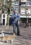 Amsterdam 2 april 2013
Hans v d Togt aan het wandelen met zijn hond en twee andere honden.
Peter Smulders bv
