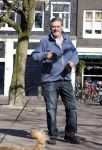 Amsterdam 2 april 2013
Hans v d Togt aan het wandelen met zijn hond en twee andere honden.
Peter Smulders bv