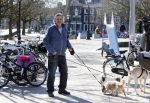 Amsterdam 2 april 2013
Hans v d Togt aan het wandelen met zijn hond en twee andere honden.
Peter Smulders bv