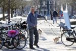 Amsterdam 2 april 2013
Hans v d Togt aan het wandelen met zijn hond en twee andere honden.
Peter Smulders bv