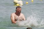 Sant tropez 25 juli 
Harry Mens in zee met zijn kinderen.