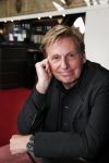 Amsterdam 11 april 2013
Presentatie boek over/van Barry Stevens in Carre. Hennie Huisman
Peter Smulders bv