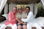 St Tropez 24 juli 2004
Jan des Bouvrie en Bert v d Leden bij Nikki Beach.
Peter Smulders bv