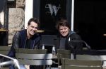 Amsterdam 3 april 2013
Jeroen v d Boom en Beau v Erven Dorens op terras.
Peter Smulders bv