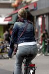 Amsterdam 5 juli 2004
Jet v d Meij op fiets op PC Hooftstraat.
Peter Smulders bv