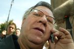Heesch/Geffen 10 Juli 2004
Trouwen Ruud v Nistelrooy met zijn Leontien Slaats
Joop v Tellingen met gsm