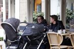 Amsterdam 28 maart 2013
Kai lerby en Jacob Krabbe op terras met hun kinderwagens.
Peter Smulders bv