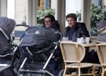 Amsterdam 28 maart 2013
Kai lerby en Jacob Krabbe op terras met hun kinderwagens.
Peter Smulders bv
