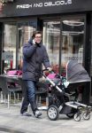 Amsterdam 28 maart 2013
Kai lerby en Jacob Krabbe op terras met hun kinderwagens.
Peter Smulders bv