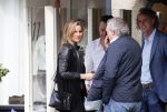 Amsterdam 17 april 2013
Lieke v Lexmond en Mark v Eeuwen groeten elkaar op terras bij Joffers. Mark zat er met een vriend en Lieke kwam daar met haar manager Frank Wisse.
Peter Smulders bv