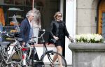 Amsterdam 17 april 2013
Lieke v Lexmond en Mark v Eeuwen groeten elkaar op terras bij Joffers. Mark zat er met een vriend en Lieke kwam daar met haar manager Frank Wisse.
Peter Smulders bv