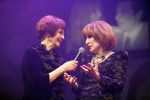 Amsterdam 2 april 2013
Liesbeth List krijgt uit handen van Mies Bouwman de radio Nostalgia ouvre award in het nieuwe de la mar theater.
Peter Smulders bv