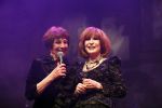 Amsterdam 2 april 2013
Liesbeth List krijgt uit handen van Mies Bouwman de radio Nostalgia ouvre award in het nieuwe de la mar theater.
Peter Smulders bv
