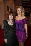 Amsterdam 2 april 2013
Liesbeth List krijgt uit handen van Mies Bouwman de radio Nostalgia ouvre award in het nieuwe de la mar theater. Liesbeth met dochter Elisah
Peter Smulders bv