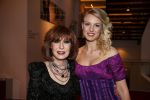 Amsterdam 2 april 2013
Liesbeth List krijgt uit handen van Mies Bouwman de radio Nostalgia ouvre award in het nieuwe de la mar theater. Liesbeth met dochter Elisah
Peter Smulders bv