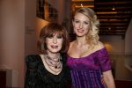 Amsterdam 2 april 2013
Liesbeth List krijgt uit handen van Mies Bouwman de radio Nostalgia ouvre award in het nieuwe de la mar theater. Liesbeth met dochter Elisah
Peter Smulders bv